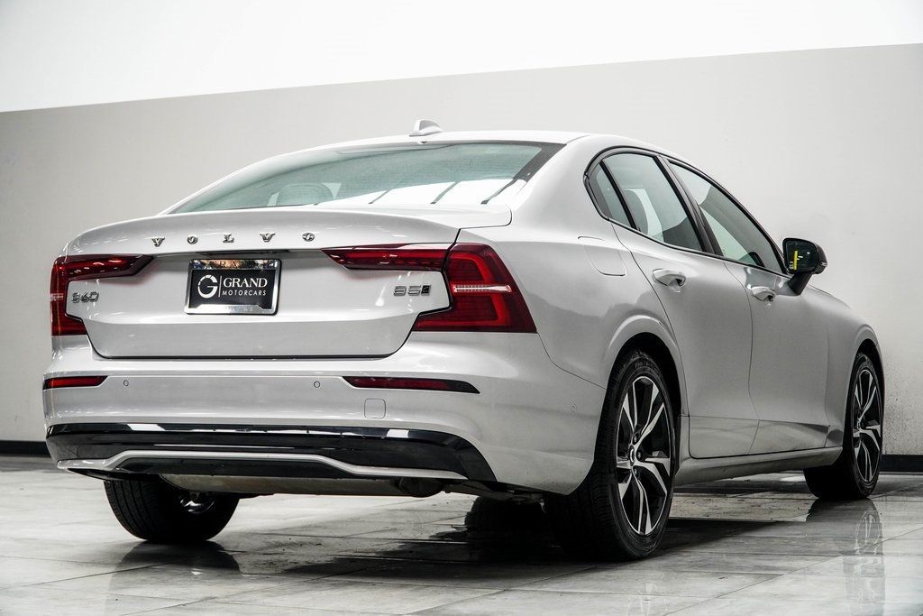 2024 Volvo S60 B5 AWD Plus photo 12