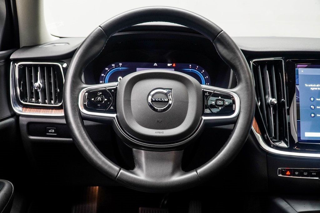 2024 Volvo S60 B5 AWD Plus photo 15