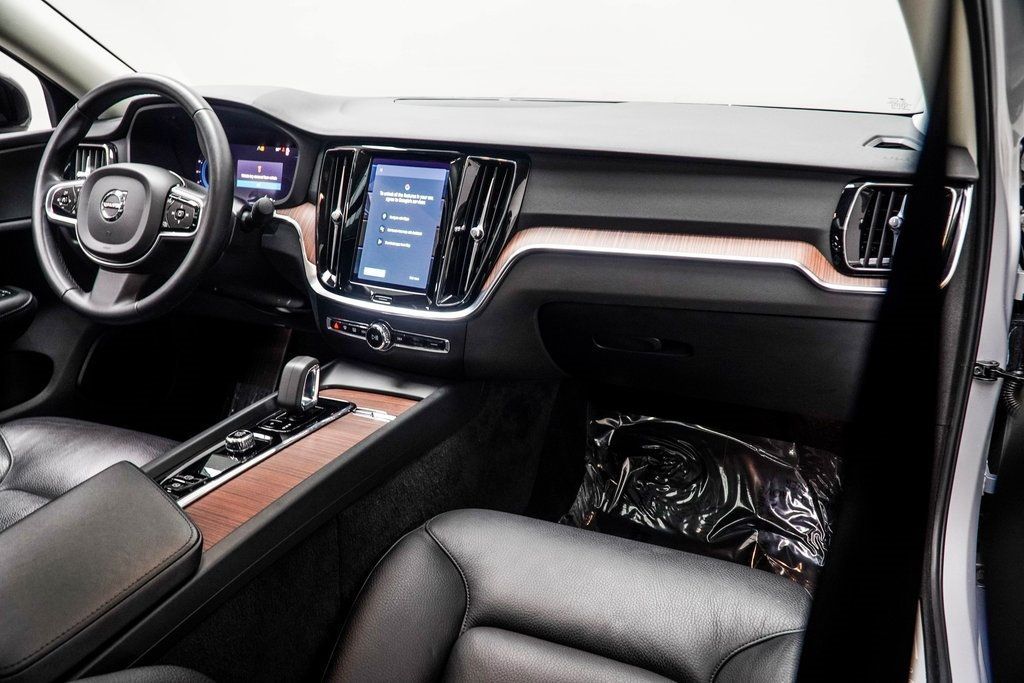 2024 Volvo S60 B5 AWD Plus photo 16