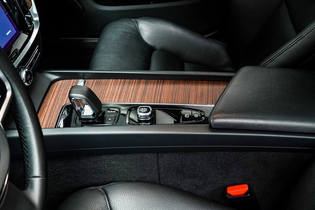 2024 Volvo S60 B5 AWD Plus photo 17