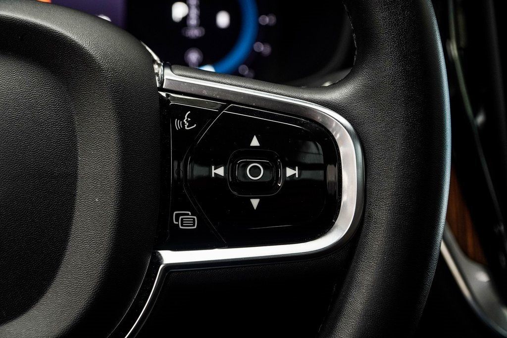 2024 Volvo S60 B5 AWD Plus photo 25