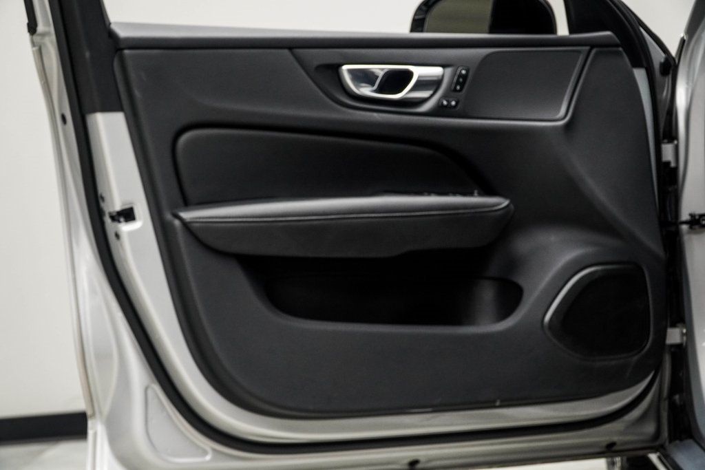 2024 Volvo S60 B5 AWD Plus photo 30