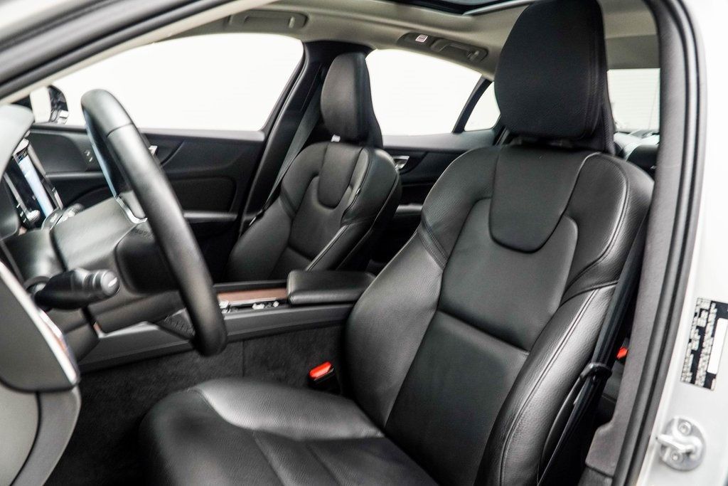 2024 Volvo S60 B5 AWD Plus photo 32