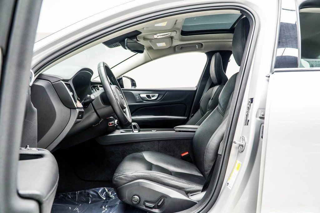 2024 Volvo S60 B5 AWD Plus photo 33