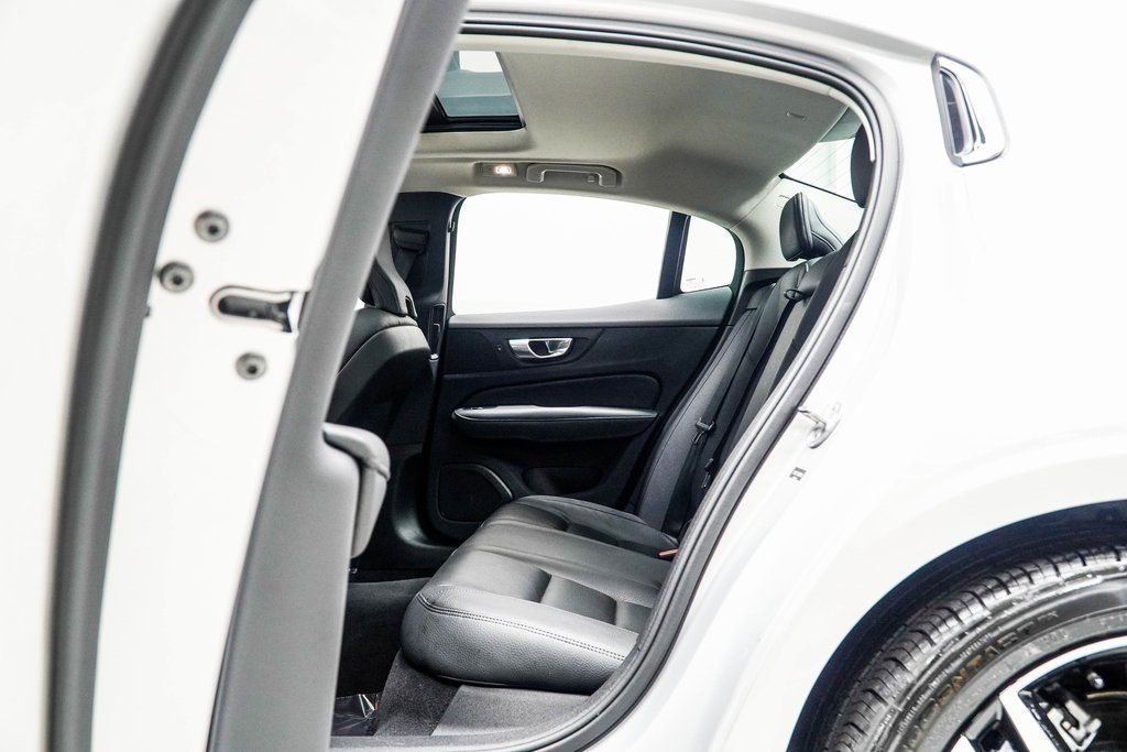 2024 Volvo S60 B5 AWD Plus photo 35