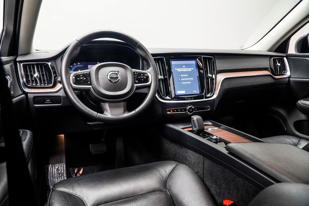 2024 Volvo S60 B5 AWD Plus photo 5