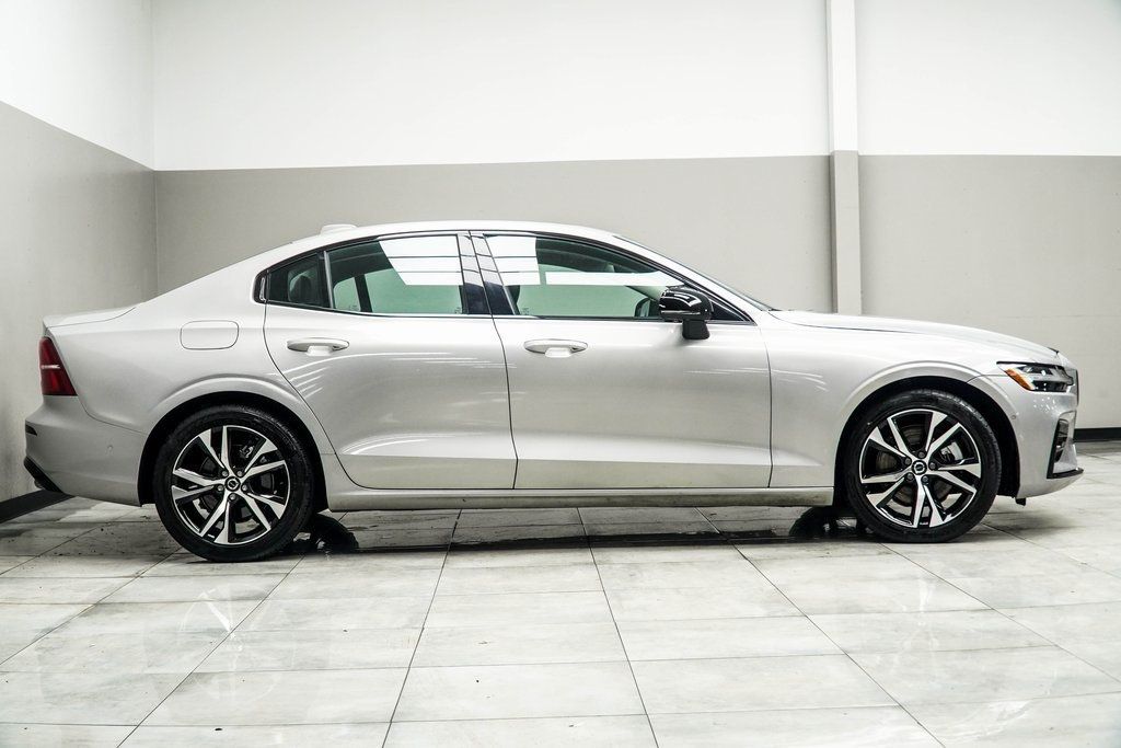 2024 Volvo S60 B5 AWD Plus photo 6