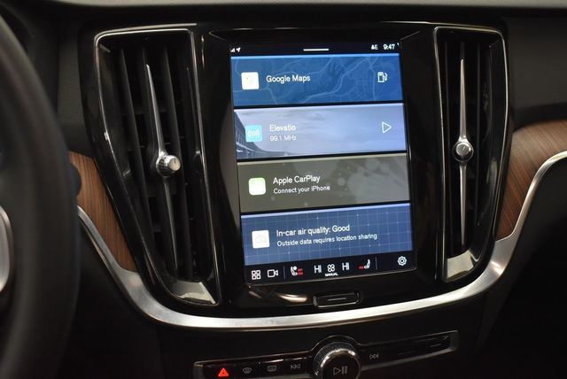 2024 Volvo S60 B5 AWD Plus Dark Theme - 22974569 - 19