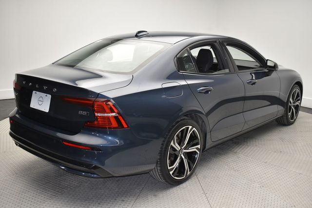 2024 Volvo S60 B5 AWD Plus Dark Theme - 22974569 - 4