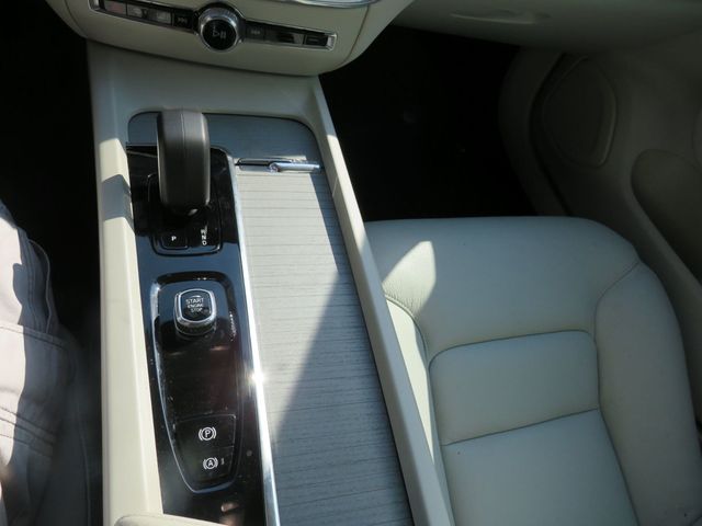 2024 Volvo S60 B5 AWD Plus Dark Theme (Clear Title) - 23052724 - 17