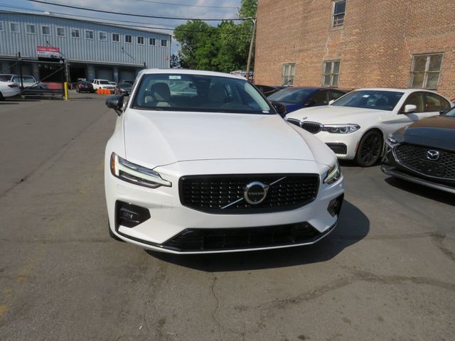 2024 Volvo S60 B5 AWD Plus Dark Theme (Clear Title) - 23052724 - 1