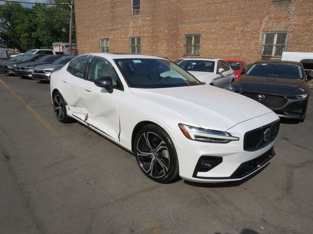 2024 Volvo S60 B5 AWD Plus Dark Theme (Clear Title) - 23052724 - 2