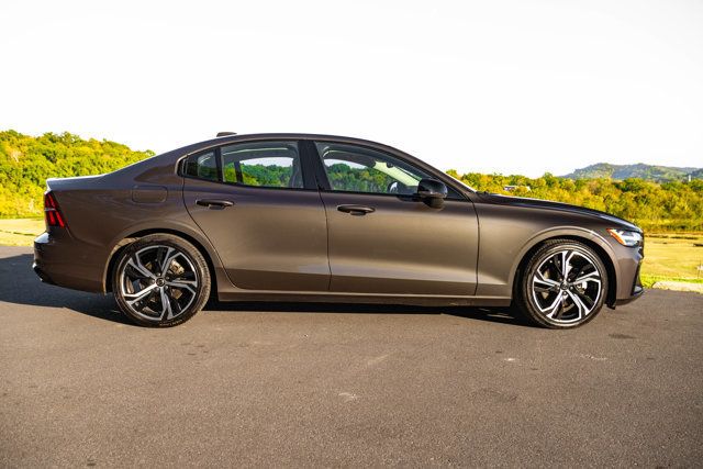 2024 Volvo S60 B5-DarkTheme-FWD/BlindSpotMonitor/HeatedSeats/BackupCamera/NAV - 23094542 - 1
