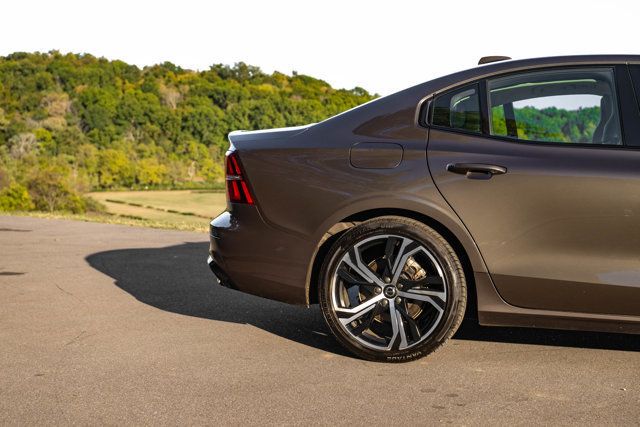 2024 Volvo S60 B5-DarkTheme-FWD/BlindSpotMonitor/HeatedSeats/BackupCamera/NAV - 23094542 - 2
