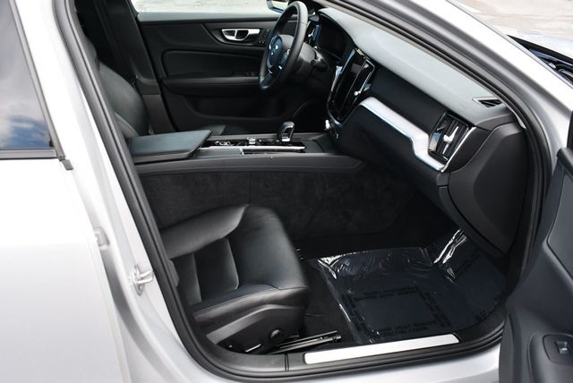 2024 Volvo S60 B5 FWD Core Dark Theme Sedan W/Climate Package - 22861674 - 17