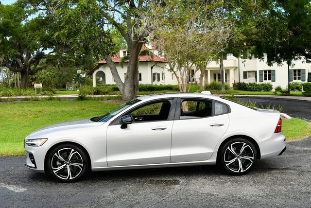 2024 Volvo S60 B5 FWD Core Dark Theme Sedan W/Climate Package - 22861674 - 22