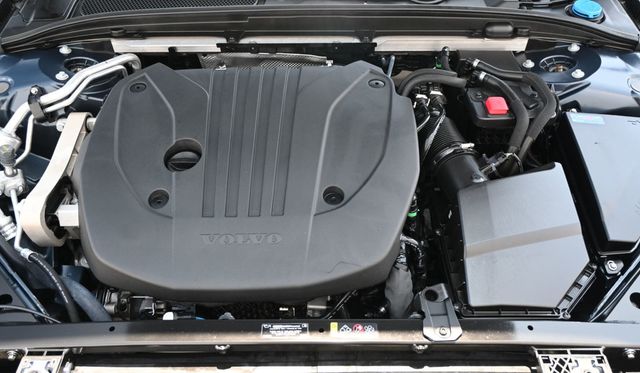 2024 Volvo S60 B5 FWD Plus Dark Theme - 23025053 - 18