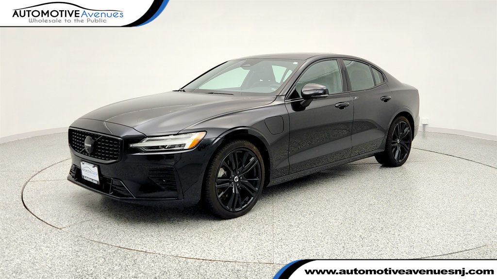 2024 Volvo S60 Recharge Plug-In Hybrid T8 eAWD PHEV Plus Black Edition - 22963957 | Video 1
