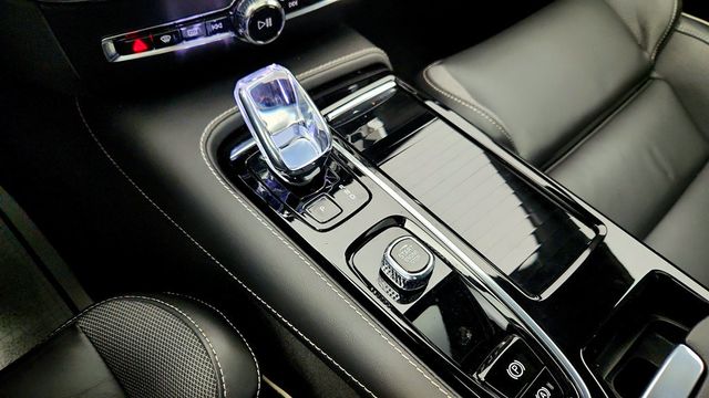 2024 Volvo S60 Recharge Plug-In Hybrid T8 eAWD PHEV Plus Black Edition - 22963957 - 16