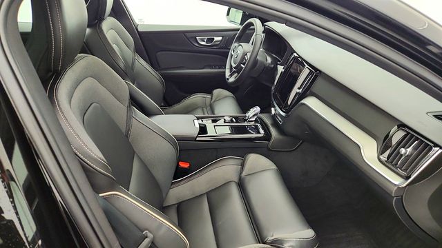 2024 Volvo S60 Recharge Plug-In Hybrid T8 eAWD PHEV Plus Black Edition - 22963957 - 23