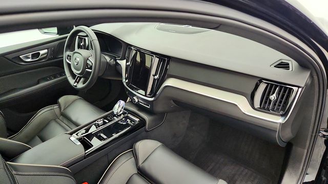2024 Volvo S60 Recharge Plug-In Hybrid T8 eAWD PHEV Plus Black Edition - 22963957 - 24