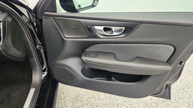 2024 Volvo S60 Recharge Plug-In Hybrid T8 eAWD PHEV Plus Black Edition - 22963957 - 25