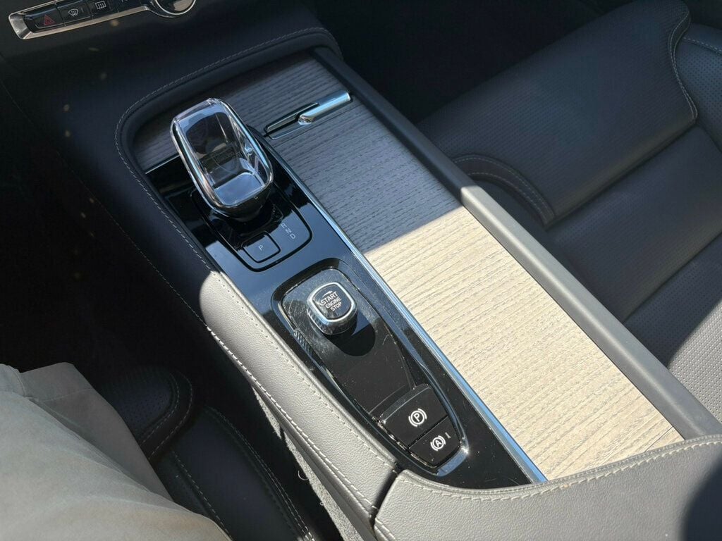 2024 Volvo V90 Cross Country Cross-Country/AWD/B6/Ultimate/HeadsUpDisplay/PanoramicRoof - 22927521 - 35