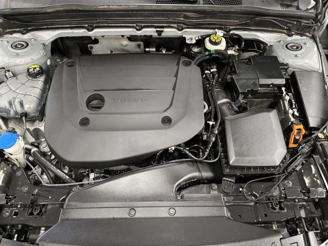 2024 Volvo XC40 B5 AWD Core Dark Theme - 23014702 - 11