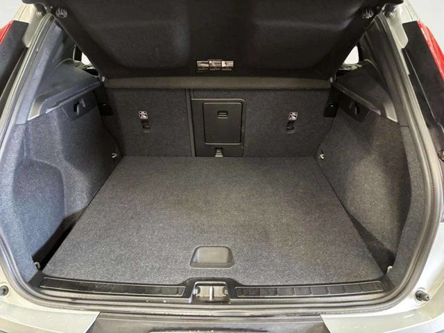 2024 Volvo XC40 B5 AWD Core Dark Theme - 23014702 - 5