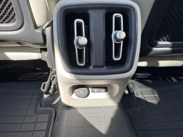 2024 Volvo XC40 B5 AWD Plus Bright Theme - 22929733 - 22