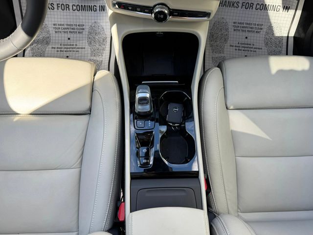 2024 Volvo XC40 B5 AWD Plus Bright Theme - 22929733 - 25