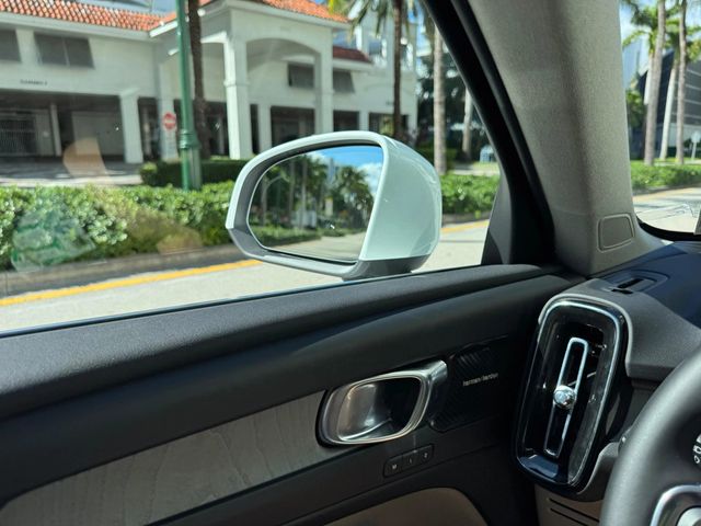 2024 Volvo XC40 B5 AWD Plus Bright Theme - 22929733 - 31