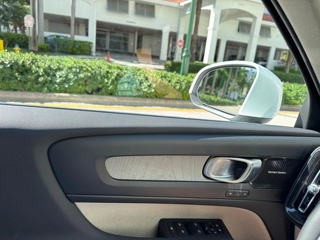 2024 Volvo XC40 B5 AWD Plus Bright Theme - 22929733 - 32