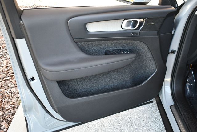 2024 Volvo XC40 B5 AWD Plus Bright Theme 4 Door SUV - 22895330 - 10