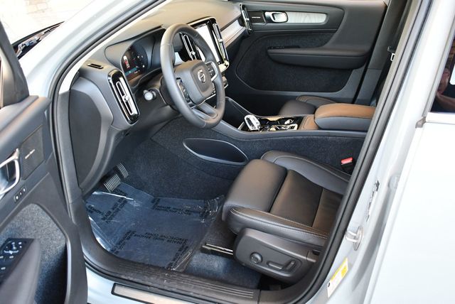 2024 Volvo XC40 B5 AWD Plus Bright Theme 4 Door SUV - 22895330 - 13