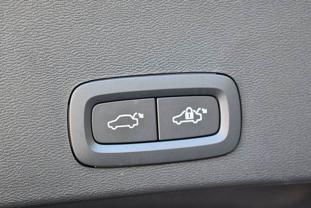 2024 Volvo XC40 B5 AWD Plus Bright Theme 4 Door SUV - 22895330 - 16