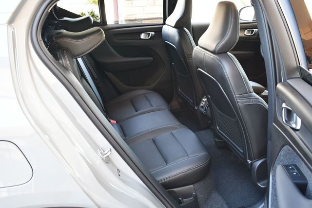 2024 Volvo XC40 B5 AWD Plus Bright Theme 4 Door SUV - 22895330 - 17