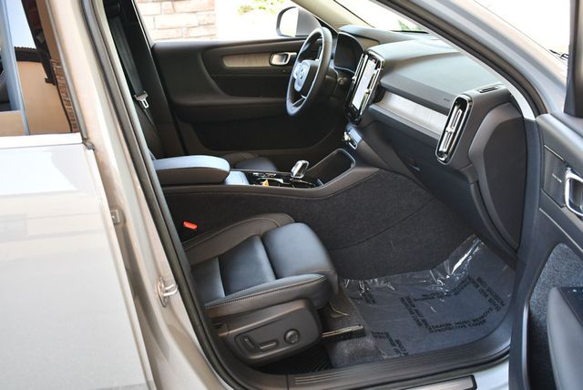 2024 Volvo XC40 B5 AWD Plus Bright Theme 4 Door SUV - 22895330 - 18