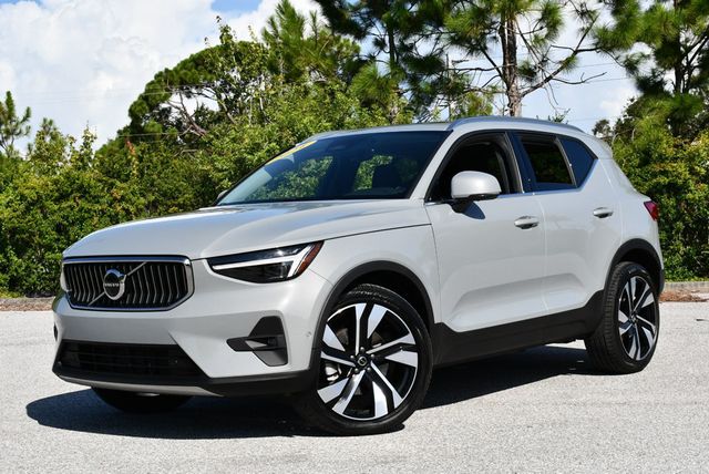 2024 Volvo XC40 B5 AWD Plus Bright Theme 4 Door SUV - 22895330 - 21