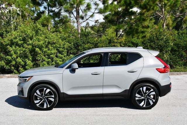 2024 Volvo XC40 B5 AWD Plus Bright Theme 4 Door SUV - 22895330 - 22