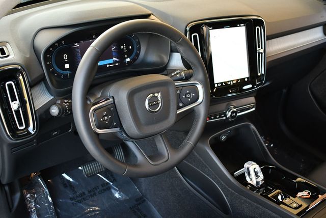 2024 Volvo XC40 B5 AWD Plus Bright Theme 4 Door SUV - 22895330 - 36