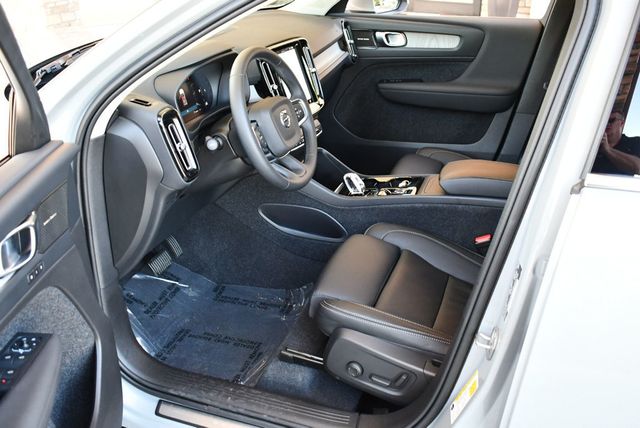 2024 Volvo XC40 B5 AWD Plus Bright Theme 4 Door SUV - 22895330 - 38