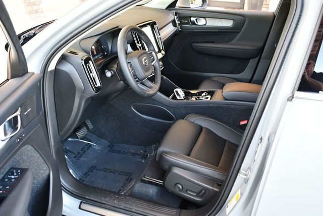 2024 Volvo XC40 B5 AWD Plus Bright Theme 4 Door SUV - 22895330 - 39