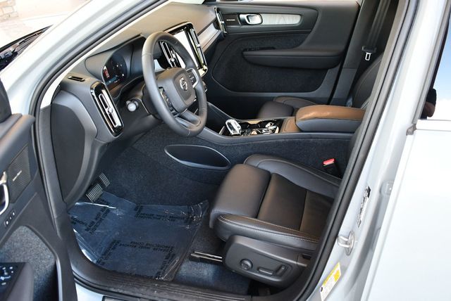 2024 Volvo XC40 B5 AWD Plus Bright Theme 4 Door SUV - 22895330 - 40