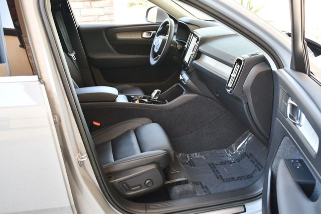 2024 Volvo XC40 B5 AWD Plus Bright Theme 4 Door SUV - 22895330 - 42