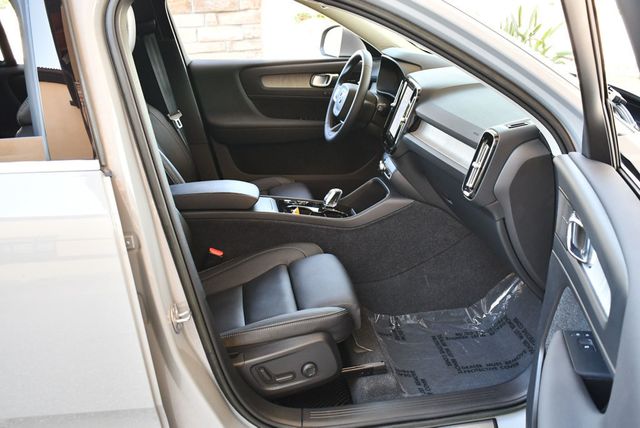 2024 Volvo XC40 B5 AWD Plus Bright Theme 4 Door SUV - 22895330 - 43