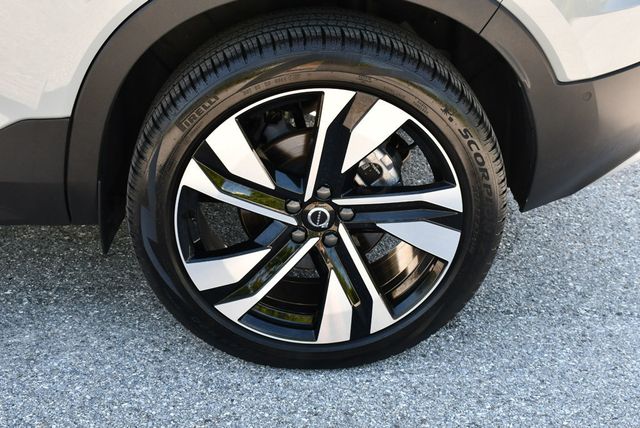 2024 Volvo XC40 B5 AWD Plus Bright Theme 4 Door SUV - 22895330 - 54