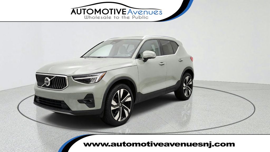 2024 Volvo XC40 B5 AWD Plus Bright Theme w/ 20'' Wheels - 23081916 | Video 1