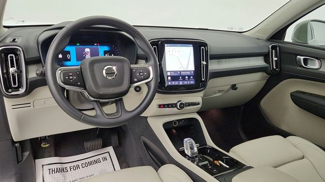 2024 Volvo XC40 B5 AWD Plus Bright Theme w/ 20'' Wheels - 23081916 - 11