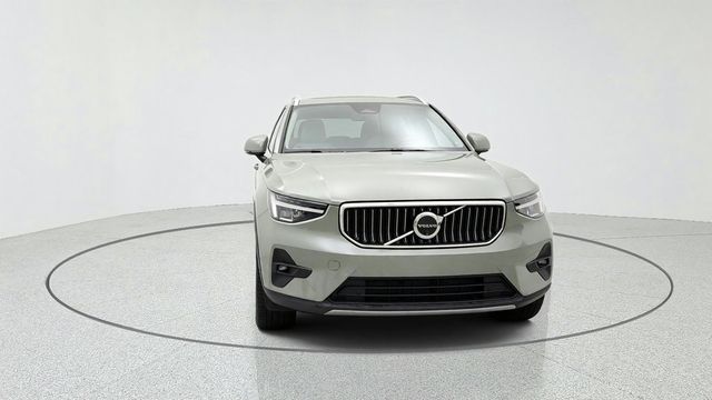 2024 Volvo XC40 B5 AWD Plus Bright Theme w/ 20'' Wheels - 23081916 - 1